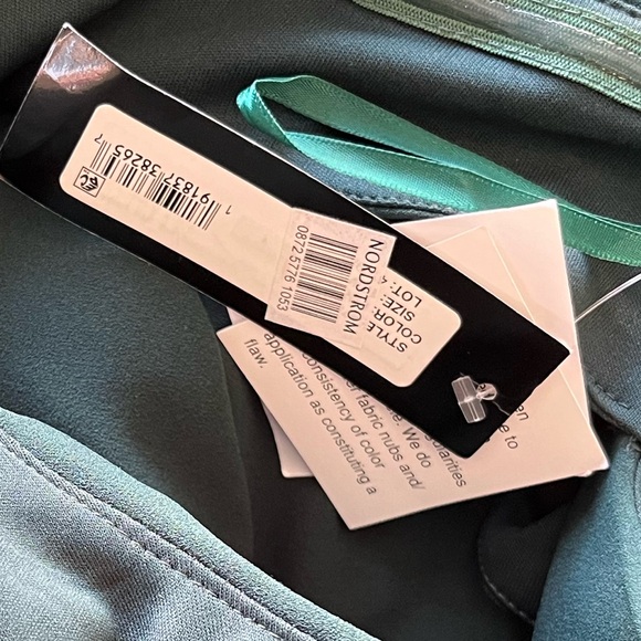 NWT. Xscape Off the Shoulder Scuba Crepe Column Gown. Size 16W - Picture 15 of 16